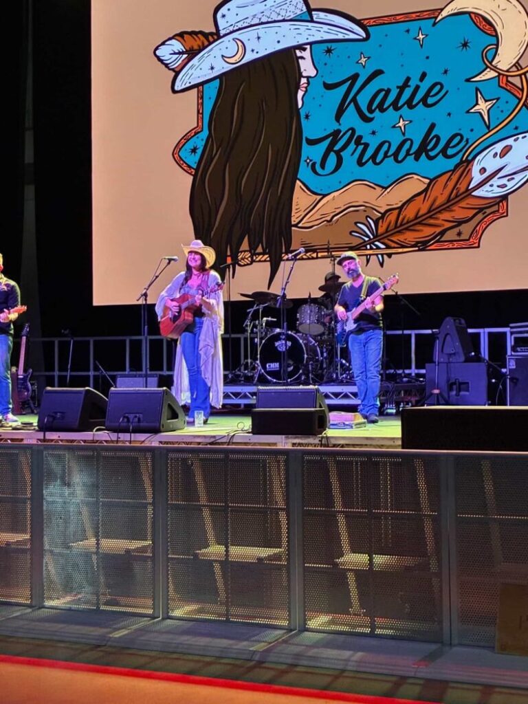 Katie Brooke Live